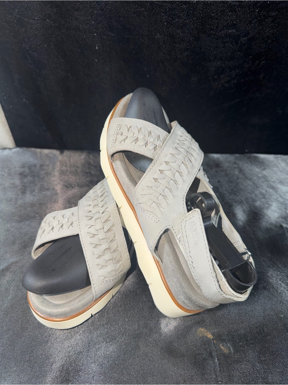 Earth Women's Woven Crossover Sandals in Light Gray and Black